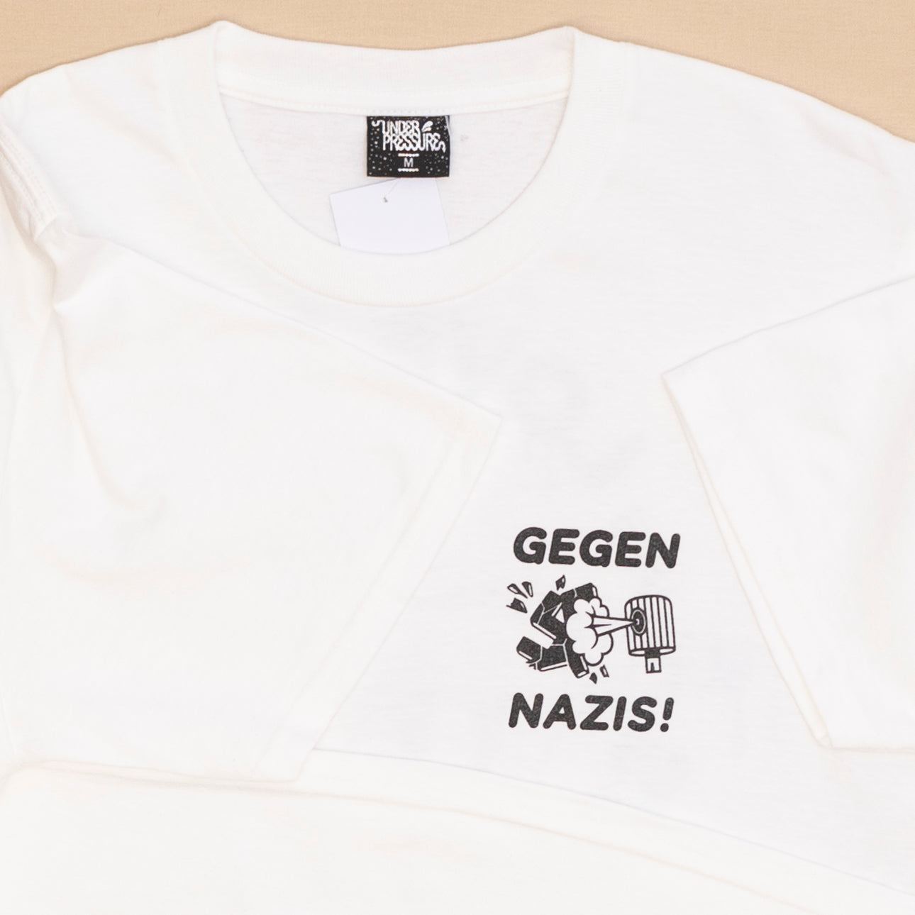 Love Tags Hate Nazis T Shirt (weiß)